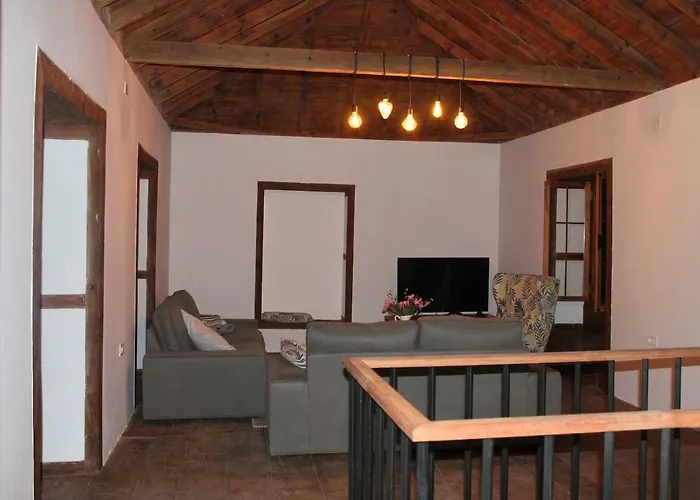 Casa Fita En El Cubo De La Galga